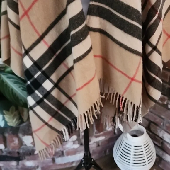 James Pringle Weavers Wool Plaid Shawl Wrap – Fringe Poncho - Picture 3 of 7